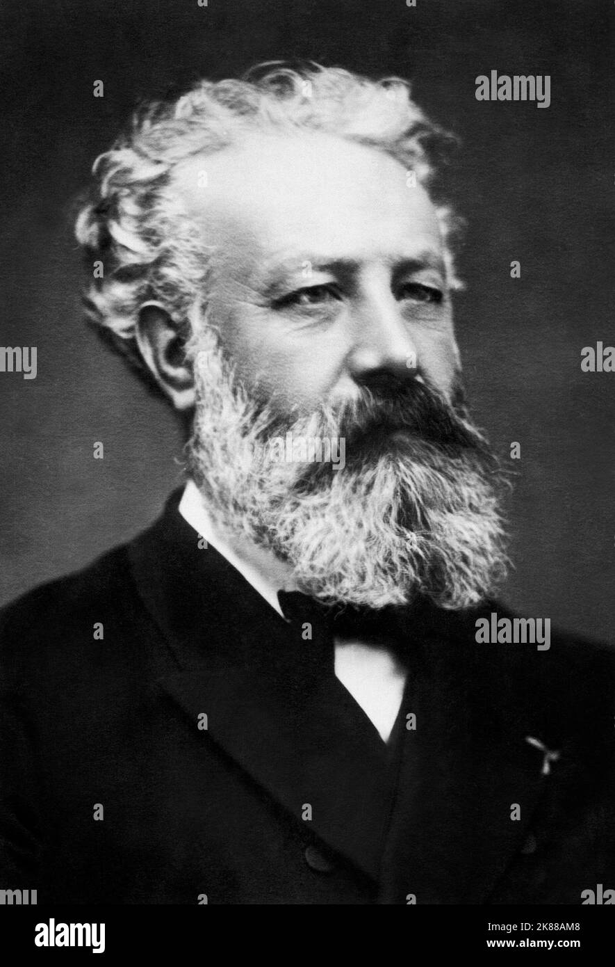 Jules Verne Writer, Autor 01. Mai 1878 **WARNUNG** dieses Foto ist nur für redaktionelle Zwecke bestimmt und unterliegt dem Urheberrecht der Film Company und/oder des von der Film- oder Produktionsgesellschaft beauftragten Fotografen und kann nur durch Veröffentlichungen in Verbindung mit der Werbung für den oben genannten Film reproduziert werden. Es ist eine obligatorische Gutschrift an die Filmgesellschaft erforderlich. Der Fotograf sollte ebenfalls angerechnet werden, wenn er bekannt ist. Ohne schriftliche Genehmigung der Film Company kann keine kommerzielle Nutzung gewährt werden. Stockfoto
