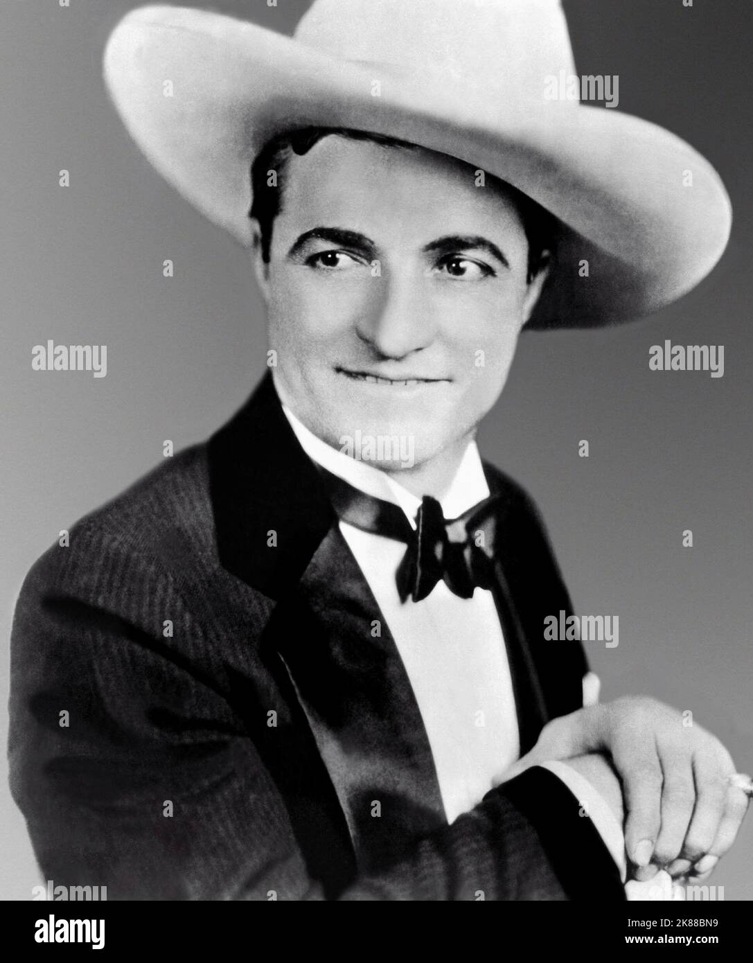 Tom Mix Actor 01. Mai 1926 **WARNUNG** dieses Foto ist nur für redaktionelle Zwecke bestimmt und unterliegt dem Urheberrecht der Film Company und/oder des von der Film- oder Produktionsgesellschaft beauftragten Fotografen und kann nur durch Veröffentlichungen in Verbindung mit der Werbung für den oben genannten Film reproduziert werden. Es ist eine obligatorische Gutschrift an die Filmgesellschaft erforderlich. Der Fotograf sollte ebenfalls angerechnet werden, wenn er bekannt ist. Ohne schriftliche Genehmigung der Film Company kann keine kommerzielle Nutzung gewährt werden. Stockfoto