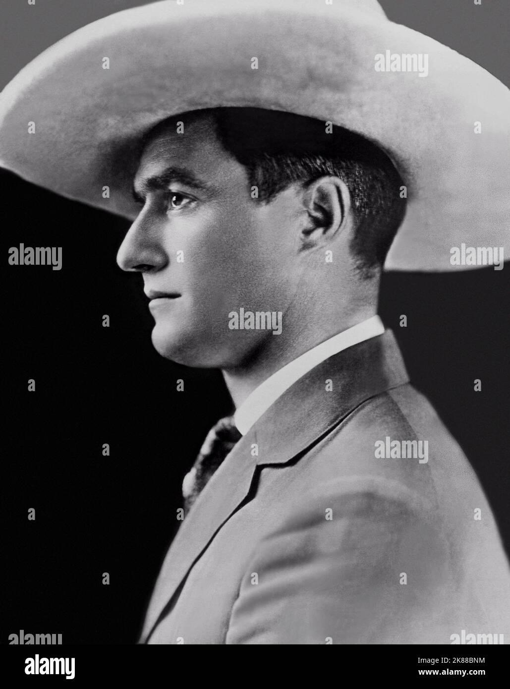 Tom Mix Actor 01. Mai 1926 **WARNUNG** dieses Foto ist nur für redaktionelle Zwecke bestimmt und unterliegt dem Urheberrecht der Film Company und/oder des von der Film- oder Produktionsgesellschaft beauftragten Fotografen und kann nur durch Veröffentlichungen in Verbindung mit der Werbung für den oben genannten Film reproduziert werden. Es ist eine obligatorische Gutschrift an die Filmgesellschaft erforderlich. Der Fotograf sollte ebenfalls angerechnet werden, wenn er bekannt ist. Ohne schriftliche Genehmigung der Film Company kann keine kommerzielle Nutzung gewährt werden. Stockfoto
