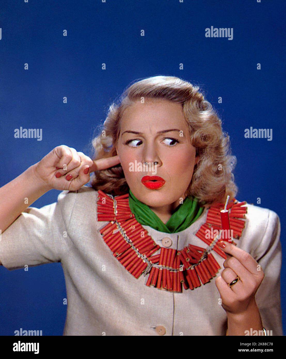 Betty Hutton Actress 01 May 1941 **WARNUNG** Dieses Foto ist nur für den redaktionellen Gebrauch bestimmt und unterliegt dem Copyright der Film Company und/oder des Fotografen, der von der Film- oder Produktionsfirma beauftragt wurde, und kann nur durch Publikationen im Zusammenhang mit der Bewerbung des oben genannten Films reproduziert werden. Eine obligatorische Gutschrift an die Filmgesellschaft ist erforderlich. Der Fotograf sollte auch bei Bekanntwerden des Fotos gutgeschrieben werden. Ohne schriftliche Genehmigung der Film Company kann keine kommerzielle Nutzung gewährt werden. Stockfoto