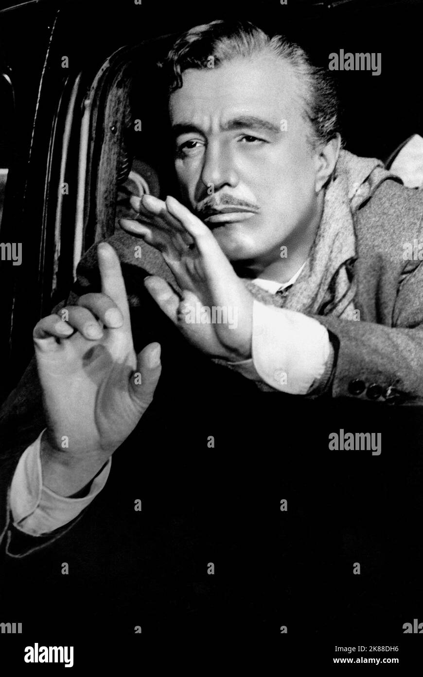 Vittorio De Sica Filmregisseur und Schauspieler 01 May 1958 **WARNUNG** Dieses Foto ist nur für redaktionelle Verwendung bestimmt und unterliegt dem Copyright der Filmgesellschaft und/oder des Fotografen, der von der Film- oder Produktionsgesellschaft beauftragt wurde, und kann nur durch Publikationen im Zusammenhang mit der Bewerbung des reproduziert werden Über Film. Eine obligatorische Gutschrift an die Filmgesellschaft ist erforderlich. Der Fotograf sollte auch bei Bekanntwerden des Fotos gutgeschrieben werden. Ohne schriftliche Genehmigung der Film Company kann keine kommerzielle Nutzung gewährt werden. Stockfoto