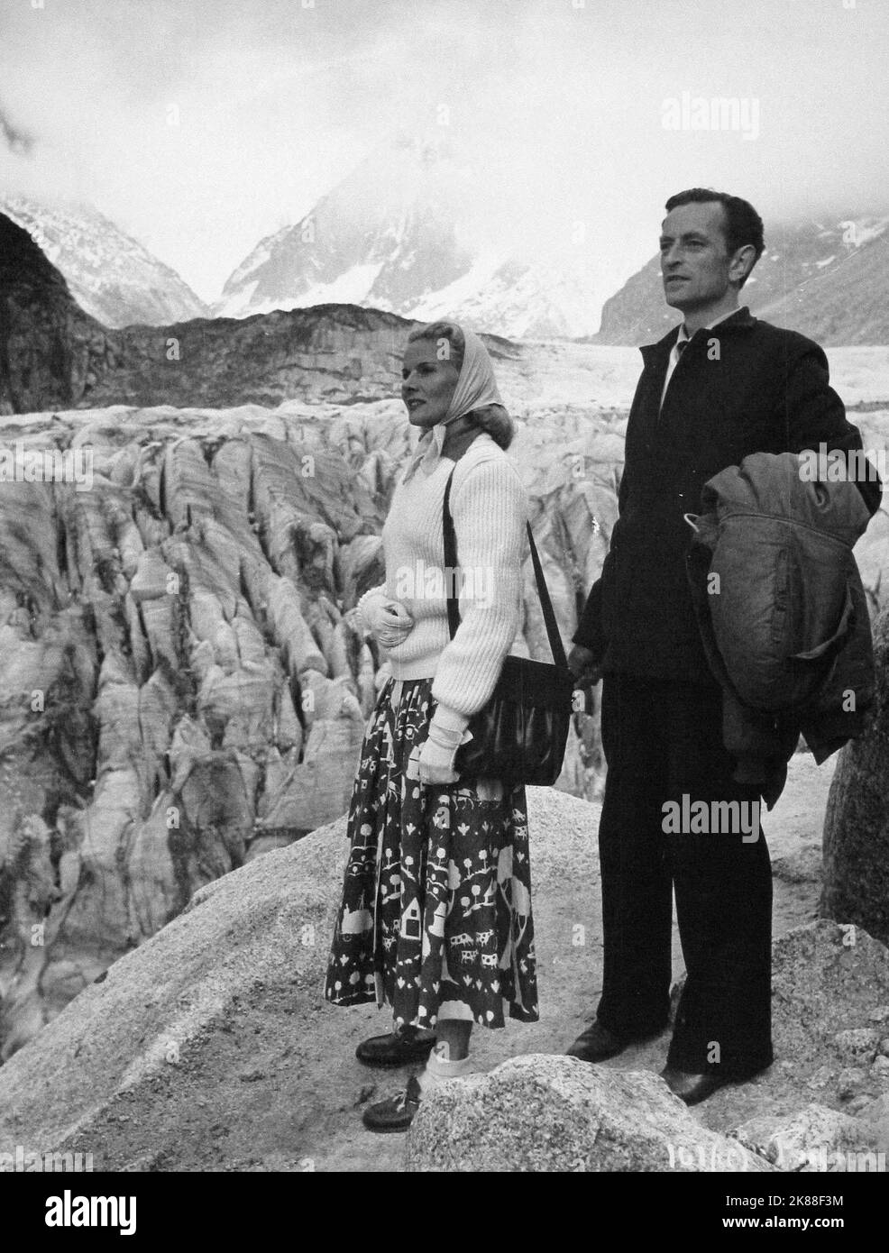Ann Todd & David Lean Regisseur & Schauspielerin Ehemann & Ehefrau Mountain Scene 21. Mai 1948 **WARNUNG** dieses Foto ist nur für redaktionelle Zwecke bestimmt und unterliegt dem Copyright der Film Company und/oder des von der Film or Production Company beauftragten Fotografen und kann nur durch Veröffentlichungen in Verbindung mit der Werbung für den oben genannten Film reproduziert werden. Es ist eine obligatorische Gutschrift an die Filmgesellschaft erforderlich. Der Fotograf sollte ebenfalls angerechnet werden, wenn er bekannt ist. Ohne schriftliche Genehmigung der Film Company kann keine kommerzielle Nutzung gewährt werden. Stockfoto