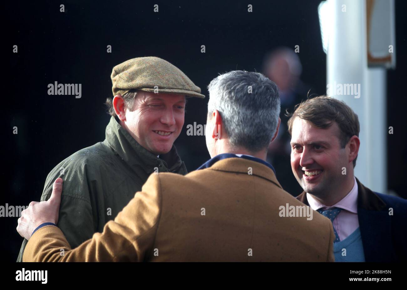 Trainer Ben Pauling (links) auf der Rennbahn Cheltenham. Bilddatum: Freitag, 21. Oktober 2022. Stockfoto