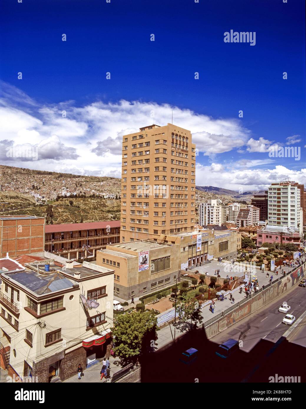 Bolivien.La Paz.Stadt La Paz.Innenstadt.Universität San Andres und Avenida 6 de Agosto. Stockfoto