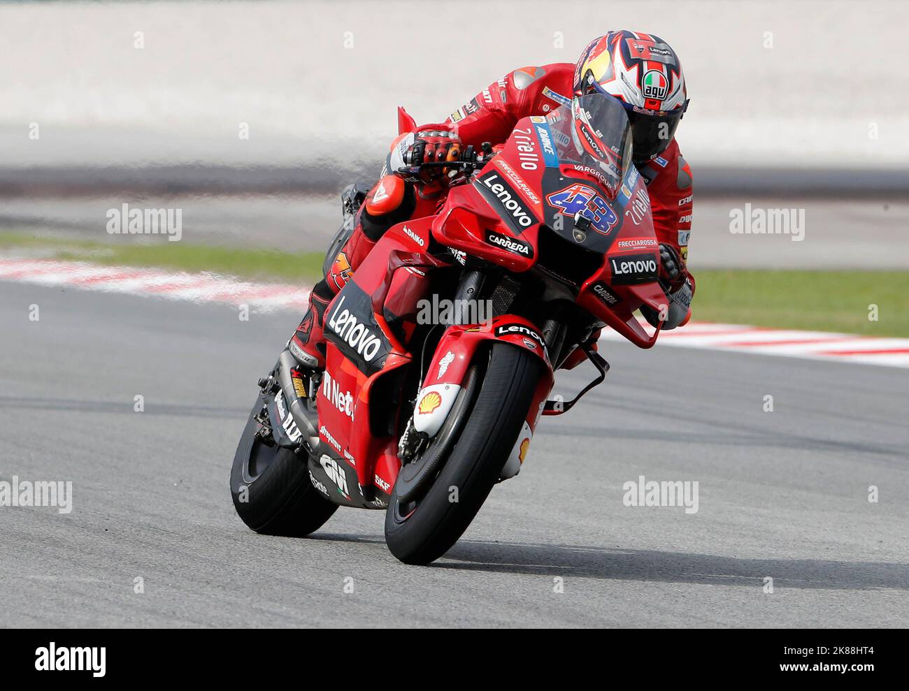 Kuala Lumpur, Malaysia. 21. Oktober 2022. Der Australier Jack Miller vom Ducati Lenovo Team steuert sein Motorrad während des MotoGP-freien Trainings des Petronas Grand Prix von Malaysia auf dem Sepang International Circuit. Kredit: SOPA Images Limited/Alamy Live Nachrichten Stockfoto