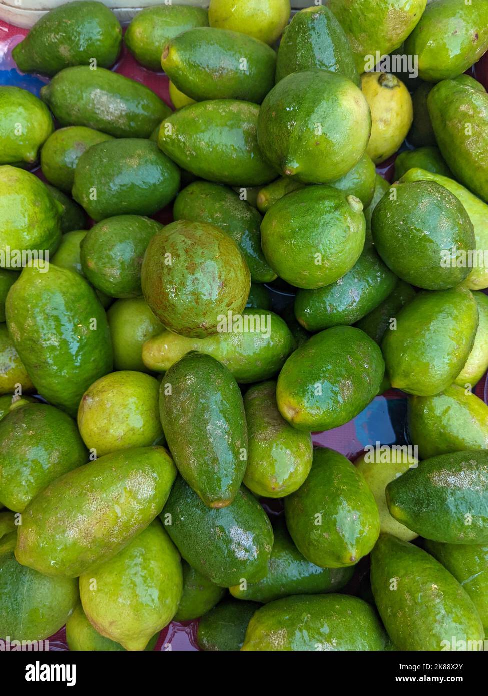 Eine Nahaufnahme von glänzenden Guavas Stockfoto