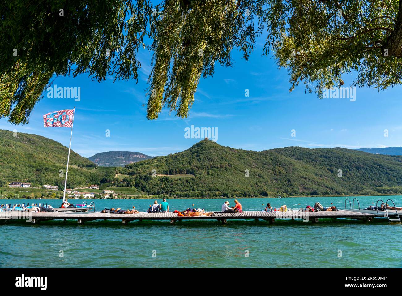 Gretl am See lido am Kalterer See, in der Nähe von Kaltern, im Etschtal in Südtirol, einem der beiden wärmsten Seen der Alpen, Baden Stockfoto