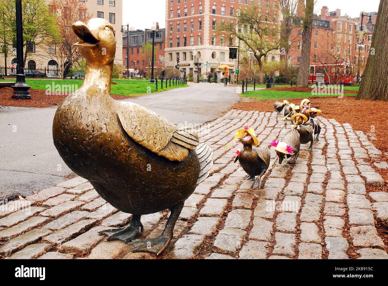 Machen Sie Platz für die Entlein, Bronzeskulpturen zu Ehren der berühmten Kindergeschichte von Robert McClosky in Boston Publik Garden Stockfoto