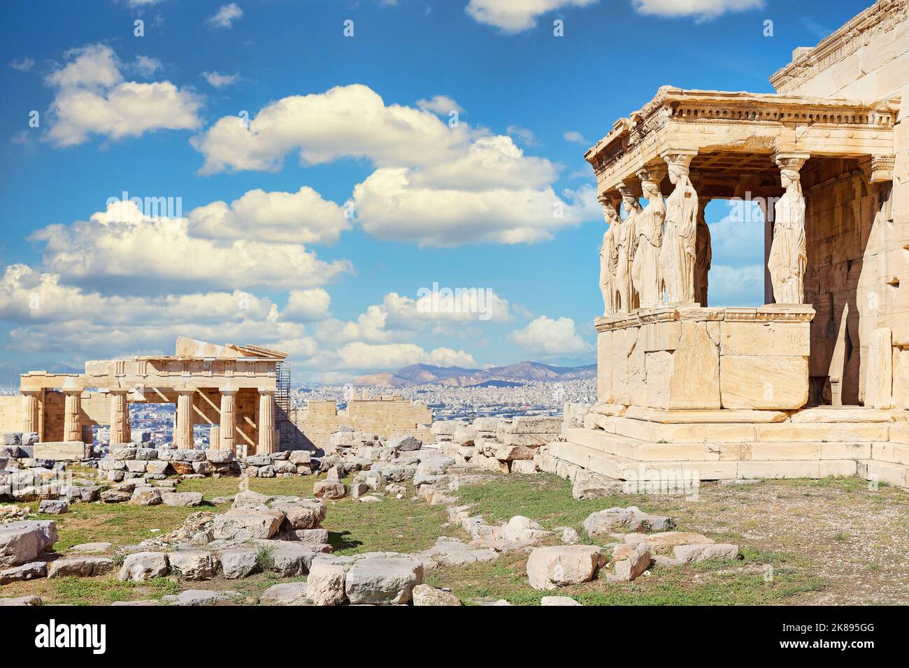 Die Karyatiden von Erechtheion und Propylaia auf der athenischen Akropolis, Griechenland Stockfoto