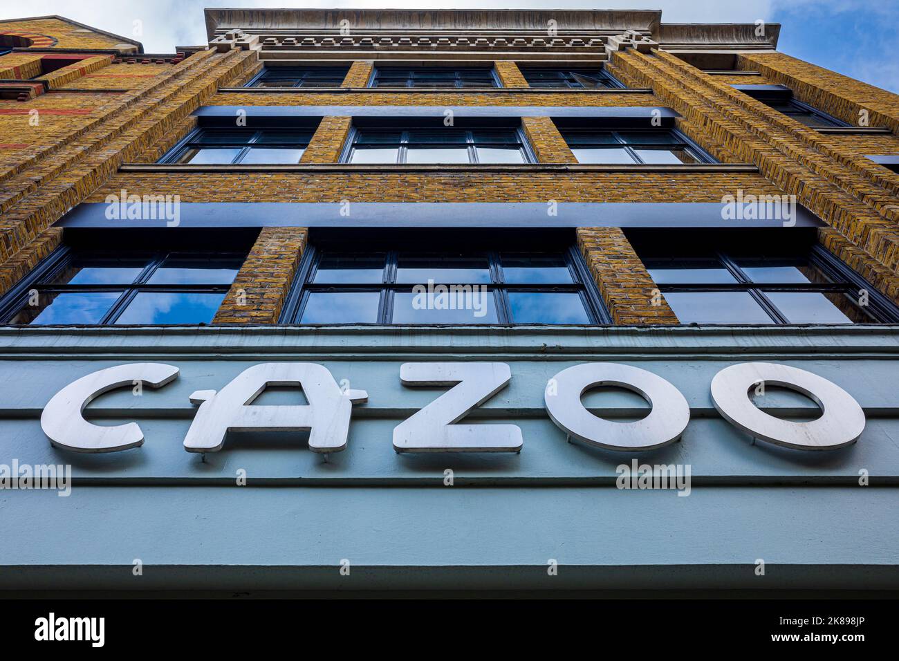 Cazoo HQ in der Chalton Street in Euston, London. Der Hauptsitz des Unternehmens Cazoo in London. Cazoo ist ein britischer Online-Autohändler. Stockfoto