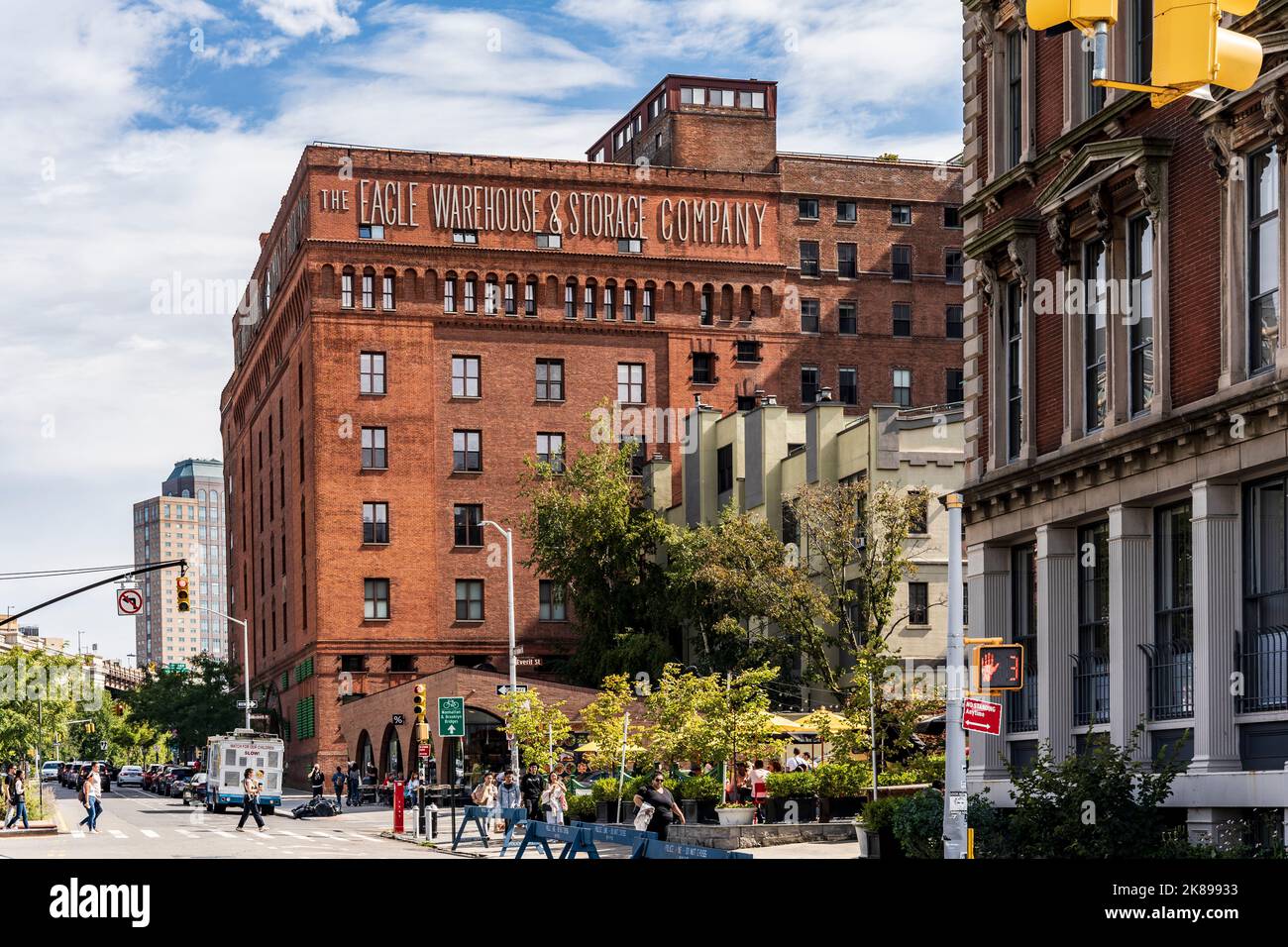 Außengebäude der Eagle Warehouse and Storage Company, ehemaliges Lagerhaus, das Ende des 19.. Jahrhunderts in Dumbo, Brooklyn, New York City, USA, erbaut wurde Stockfoto