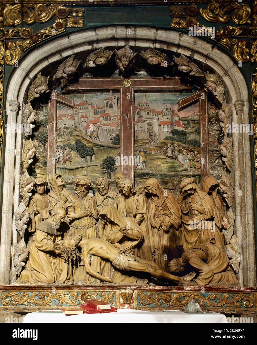 Terrakotta-Relief mit der Darstellung der Klage über die Toten Christi. Stockfoto