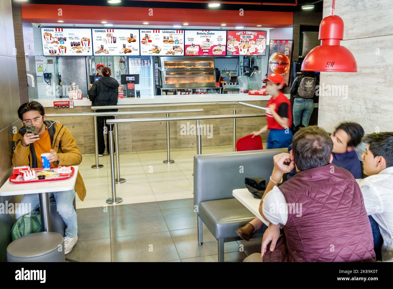Bogota Colombia,Chapinero Norte Avenida Carrera 7,KFC Kentucky Fried Chicken Fast Food Restaurant Restaurants Speisen Essen Essen gehen zwanglose Cafe Cafés Stockfoto