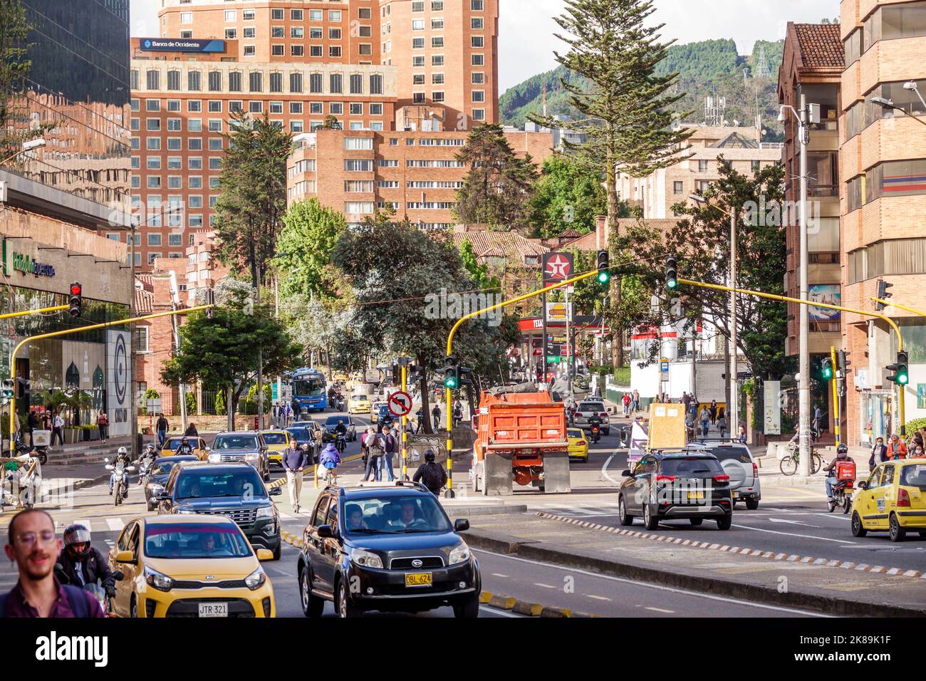 Bogota Kolumbien,Chapinero Norte Avenida Carrera 7,Hochhaus Wolkenkratzer Hochhaus Gebäude Stadt städtische Skyline Skylines Verkehr s Stockfoto