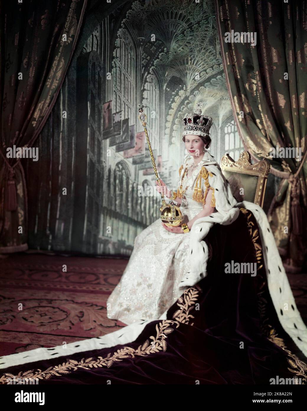Cecil Beaton - Königin Elisabeth II. An ihrem Krönungstag - 1953. Juni Stockfoto