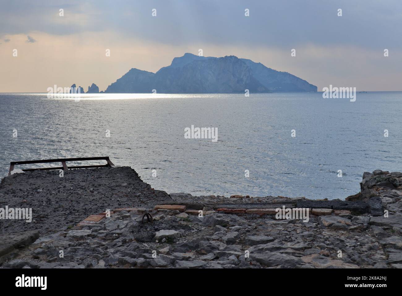 Massa Lubrense - Isola di Capri dall'estremità di Punta Campanella Stockfoto