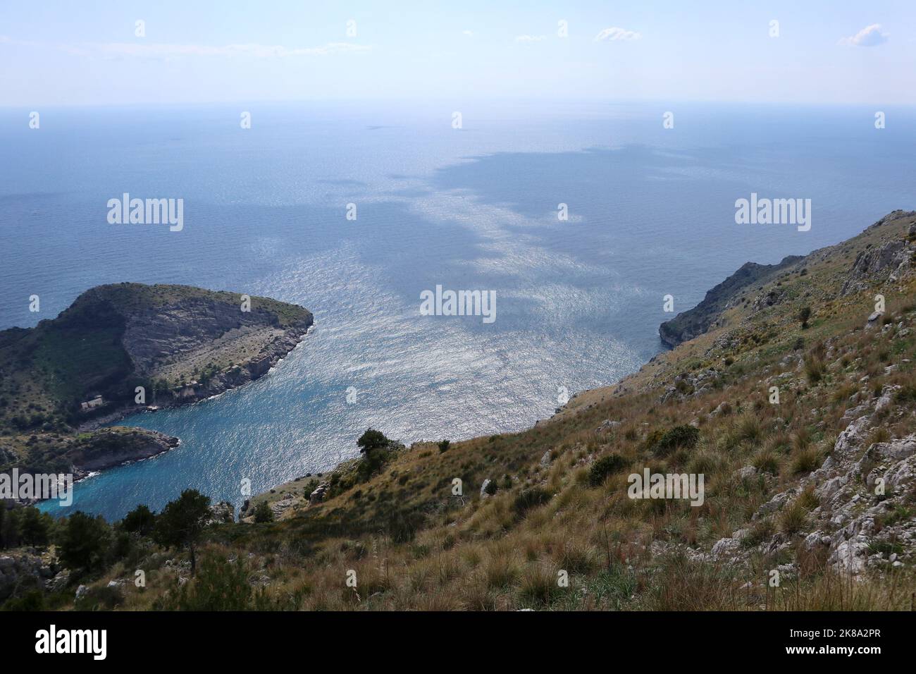 Massa Lubrense - Panorama della Baia di Ieranto dal sentiero sul Monte Costanzo Stockfoto