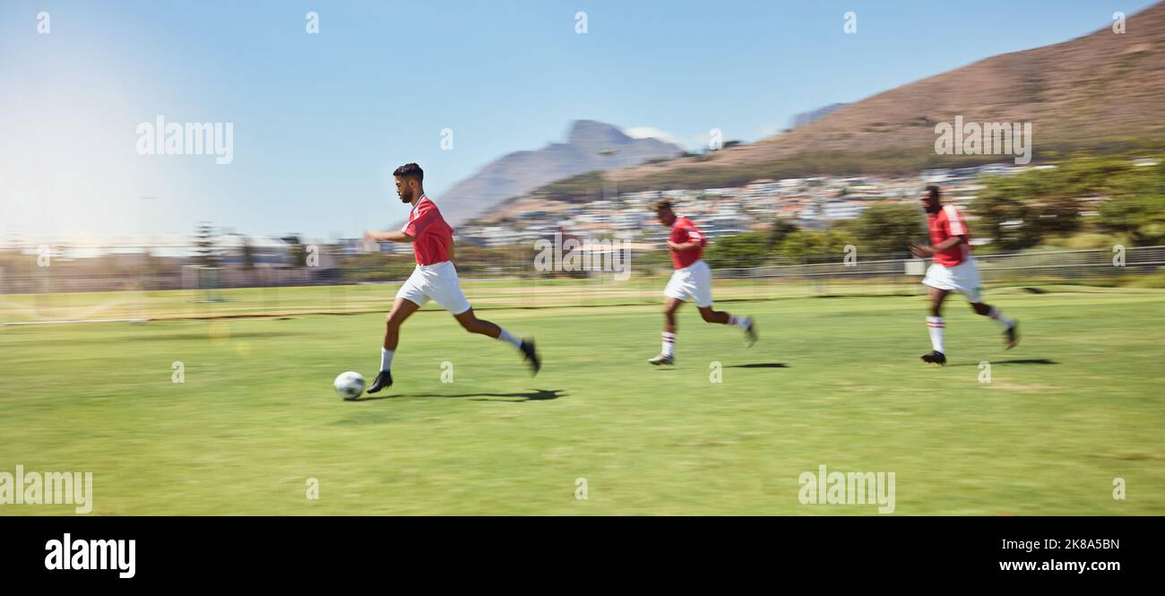 Fußballspieler, Lauf-und Fußball-Team Sport Wettkampfspiel, Rasen und Ziele der Gewinn in Südafrika. Professionelle Bewegungsunschärfen Stockfoto
