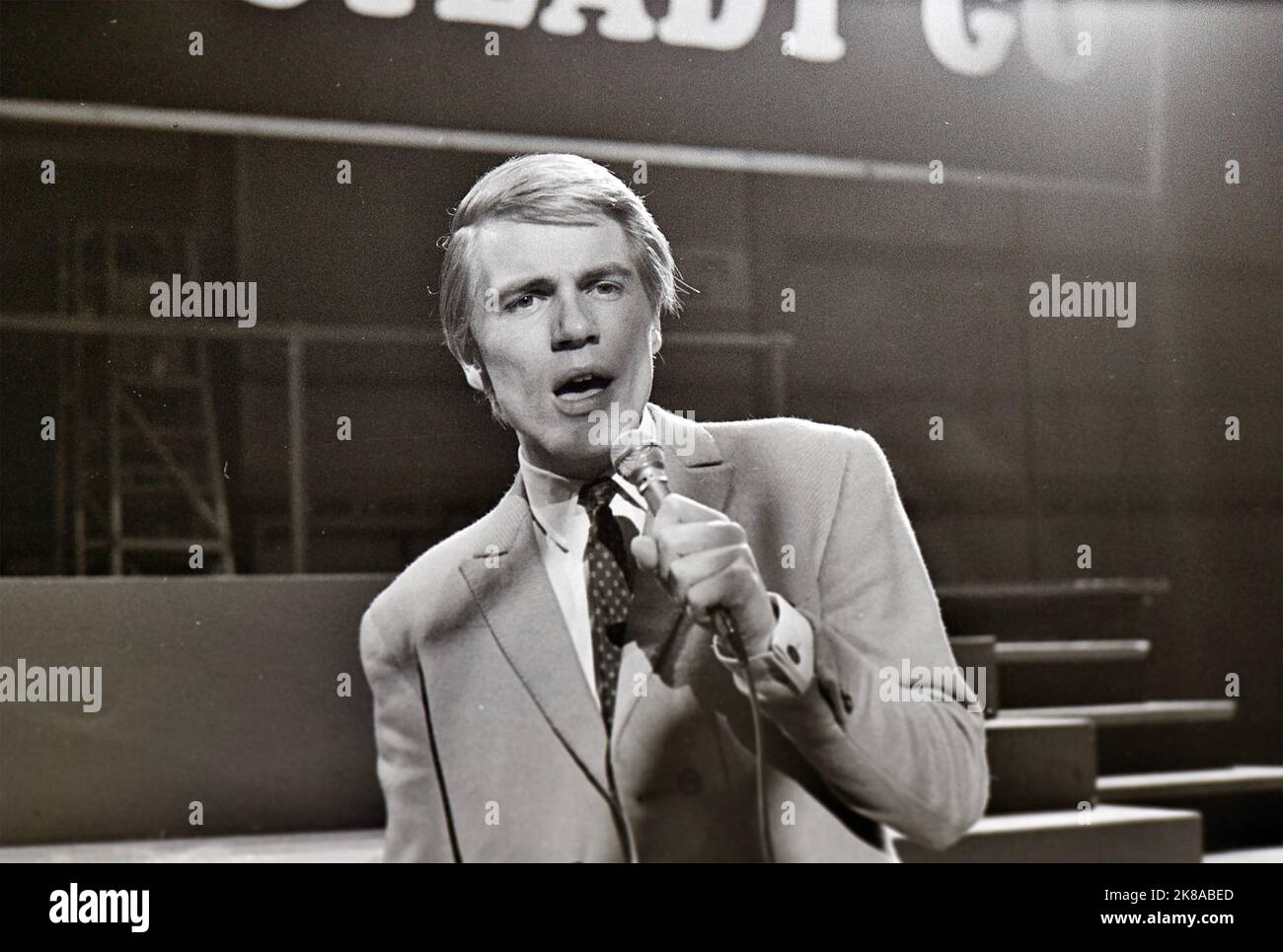 ADAM FAITH englischer Pop-Sänger im März 1966 auf Ready,Steady,Go! Foto: Tony Gale Stockfoto