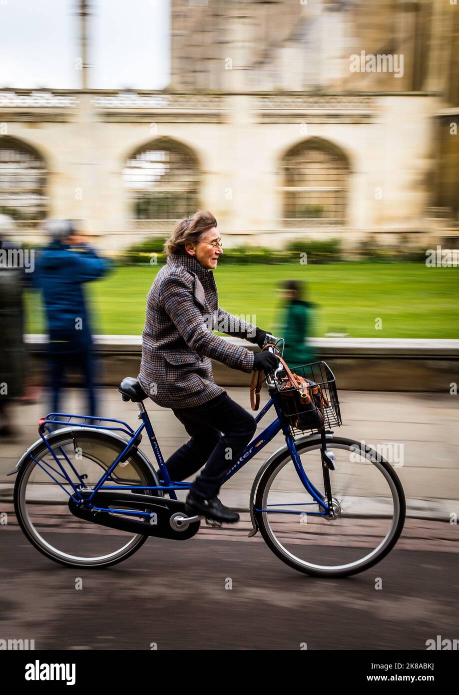 Studenten Radfahren an Universitäten n Cambridge UK Stockfoto