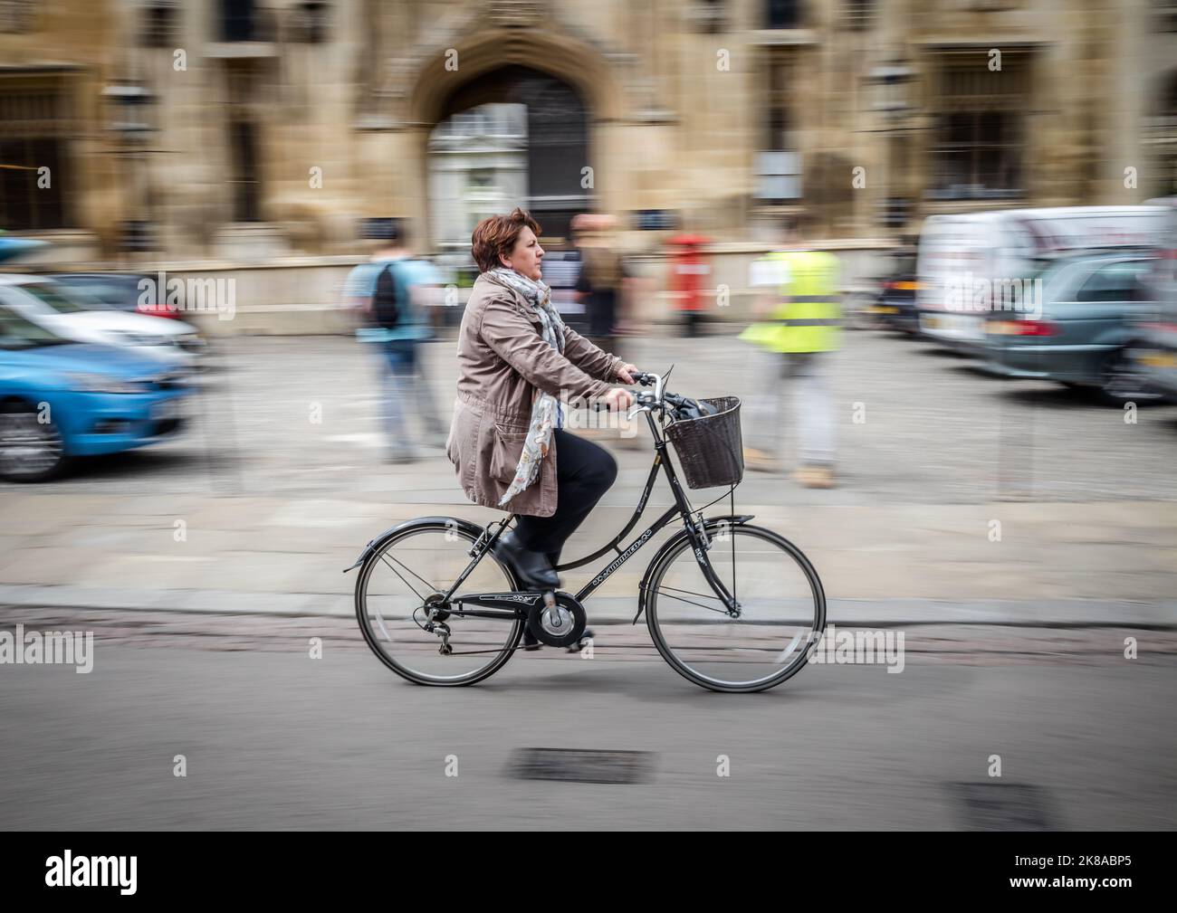 Studenten Radfahren an Universitäten n Cambridge UK Stockfoto