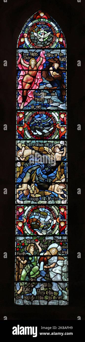 Ein Buntglasfenster zum Thema des Benediktiners, omnia Opera Domini (A Song of Creation) von Henry Holiday, Holy Trinity, Casterton in der Nähe von Kirkby L. Stockfoto