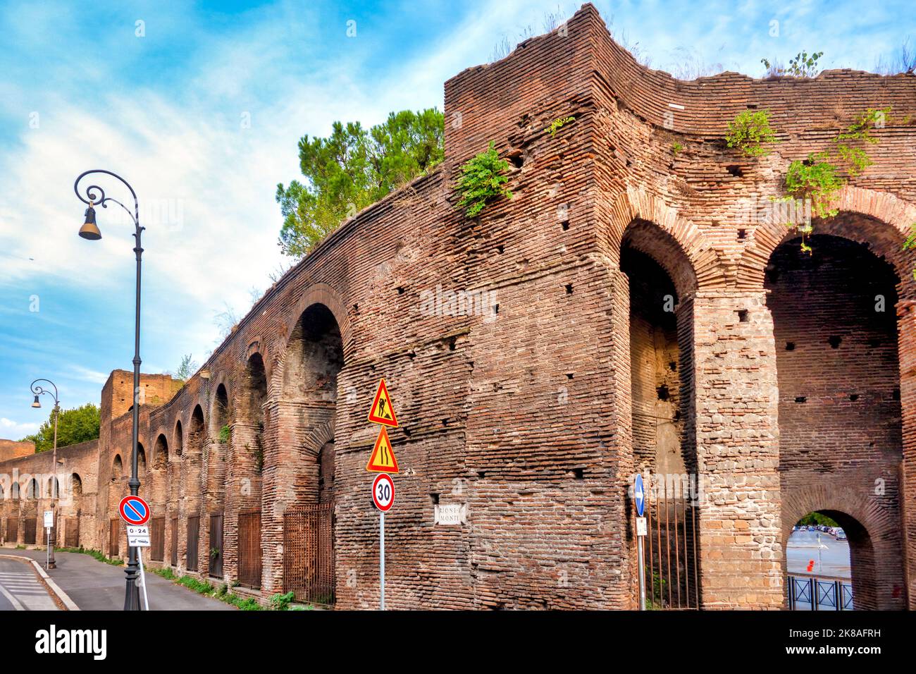 Abschnitt der Aurelianischen Mauer in der Nähe der Porta Metronia, Rom Italien Stockfoto