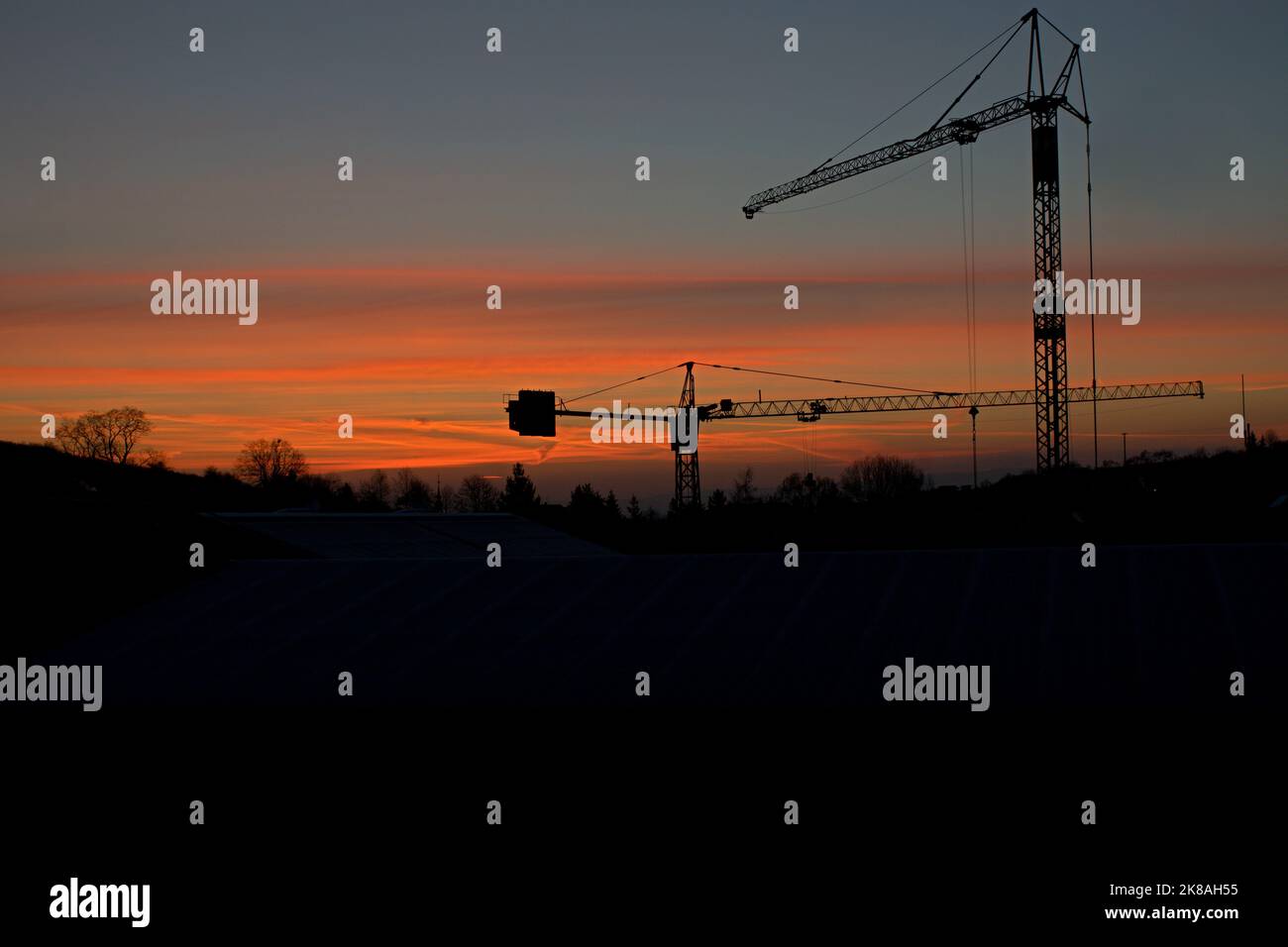 Baukranen mit Sonnenaufgang Mainstockheim Februar 2017 Stockfoto