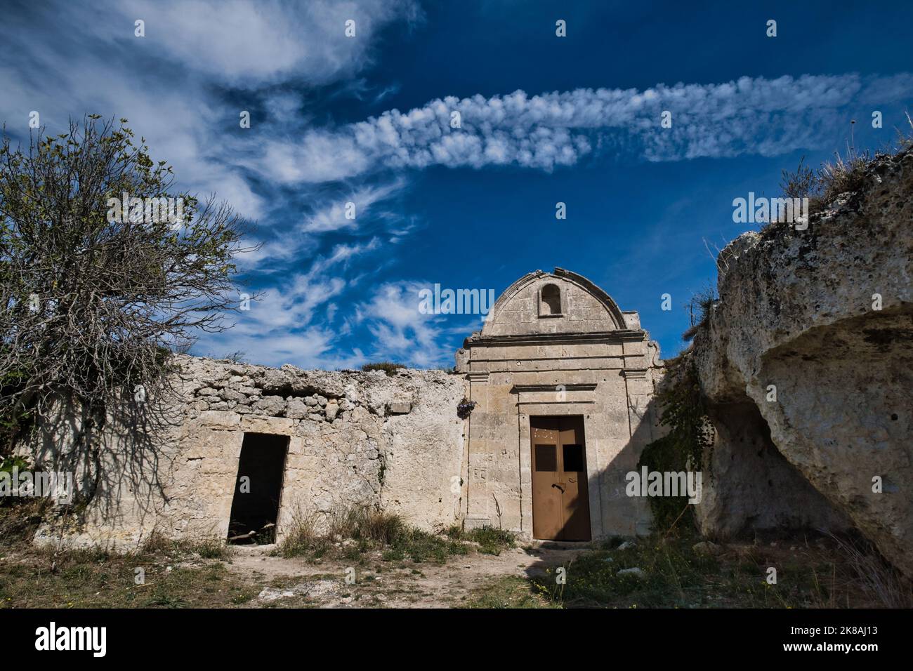 Alte verlassene Kirche im Nationalpark von Murgia, in der Nähe von Miera Stockfoto
