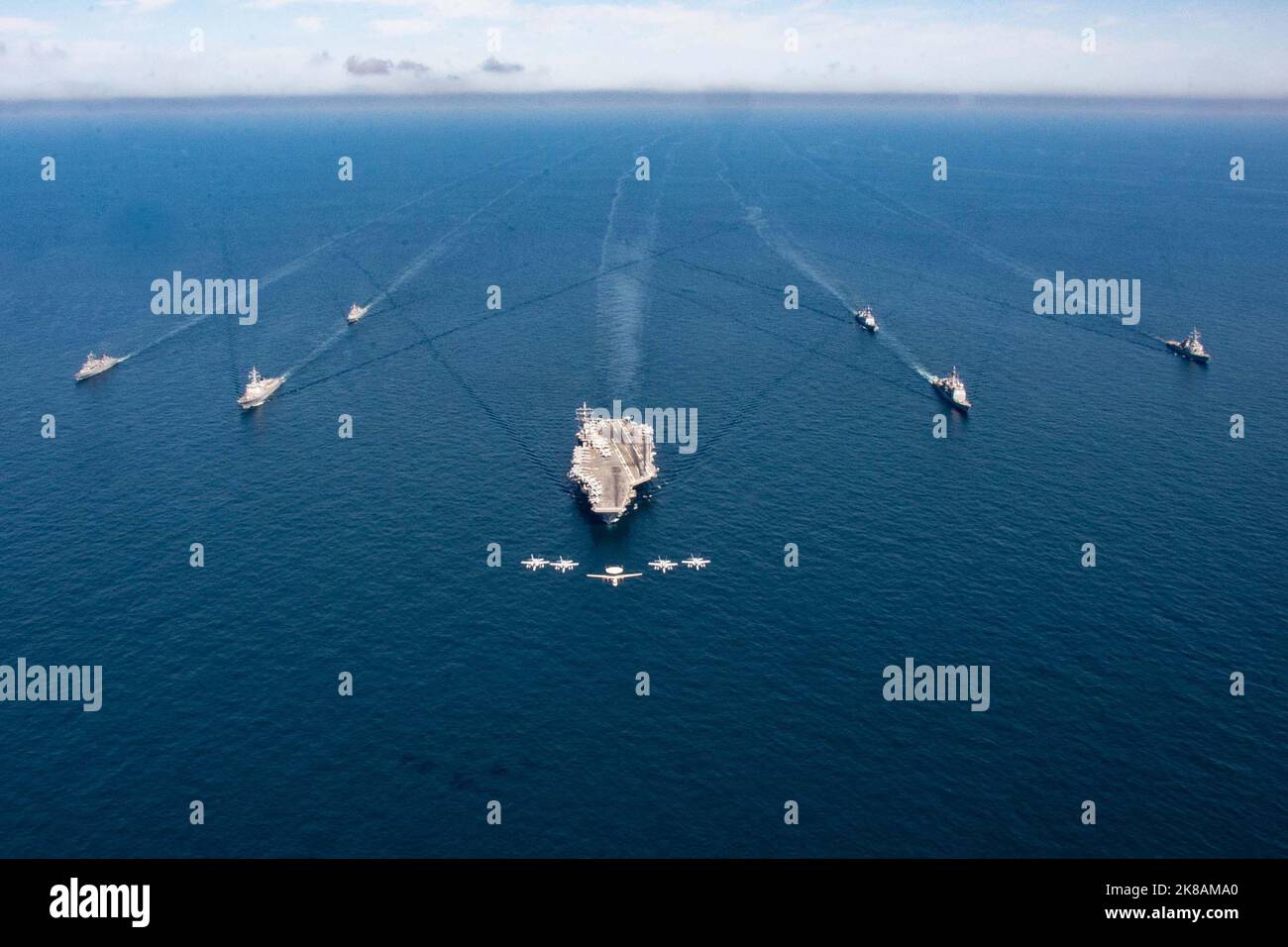 Ronald Roks Uss ronald reagan cvn 76 und uss chancellorsville cg 62 -Fotos und ...