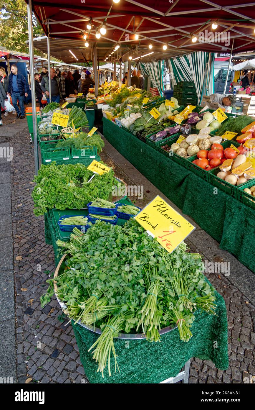 Markt am Maybachufer, Obst und Gemüse, Marktstände, Berlin-Neukölln Stockfoto