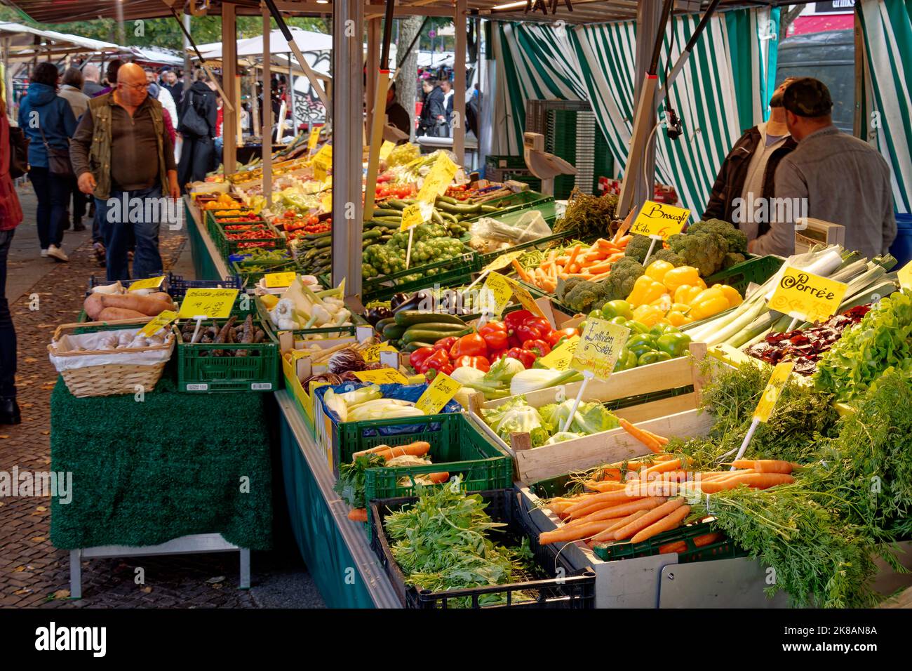 Markt am Maybachufer, Obst und Gemüse, Marktstände, Berlin-Neukölln Stockfoto