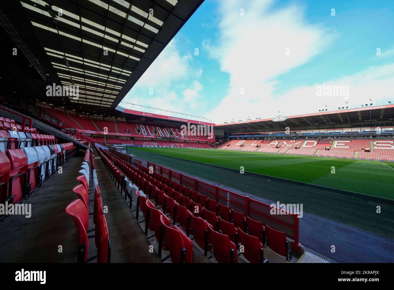 Gesamtansicht der Bramhall Lane vor dem Sky Bet Championship-Spiel Sheffield United gegen Norwich City in der Bramall Lane, Sheffield, Großbritannien, 22.. Oktober 2022 (Foto von Steve Flynn/News Images) Stockfoto