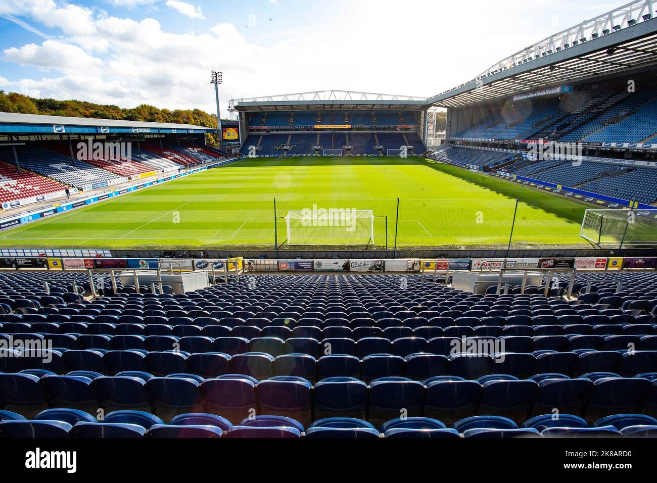 Blackburn, Großbritannien. 22.. Oktober 2022General Blick auf Ewood Park während des Sky Bet Championship-Spiels zwischen Blackburn Rovers und Birmingham City im Ewood Park, Blackburn am Samstag, 22.. Oktober 2022. (Kredit: Mike Morese | MI News) Kredit: MI News & Sport /Alamy Live News Stockfoto