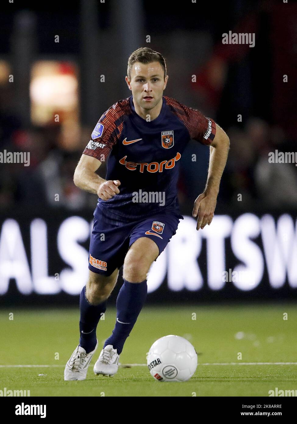 Werkendam - Sondre Trontstad von Vitesse während des Toto KNVB Cup Spiels zwischen Kozak Boys und Vitesse im Sportpark de Zwaaier am 19. Oktober 2022 in Werkendam, Niederlande. ANP | Niederländische Höhe | BART STOUTJEDIJK Stockfoto