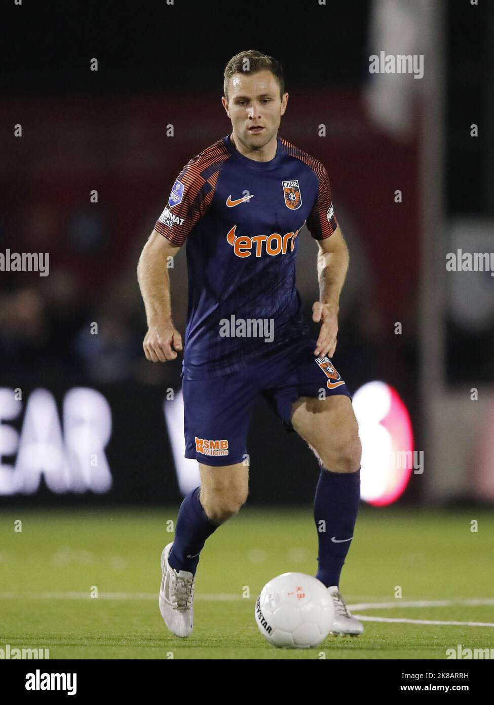 Werkendam - Sondre Trontstad von Vitesse während des Toto KNVB Cup Spiels zwischen Kozak Boys und Vitesse im Sportpark de Zwaaier am 19. Oktober 2022 in Werkendam, Niederlande. ANP | Niederländische Höhe | BART STOUTJEDIJK Stockfoto