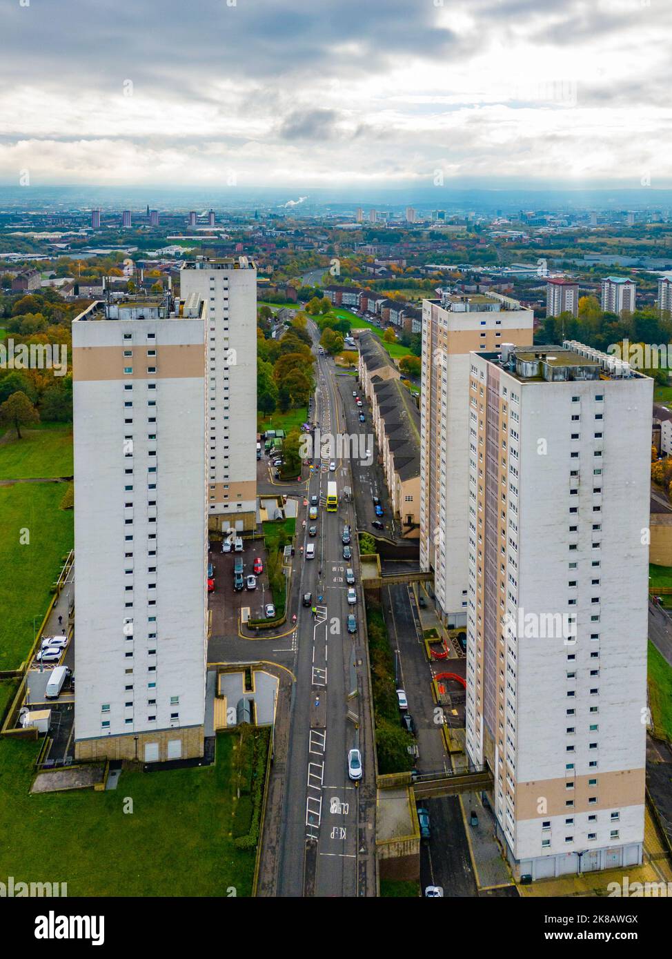 Luftaufnahme von Hochhäusern in Springburn in Glasgow, Schottland, Großbritannien Stockfoto