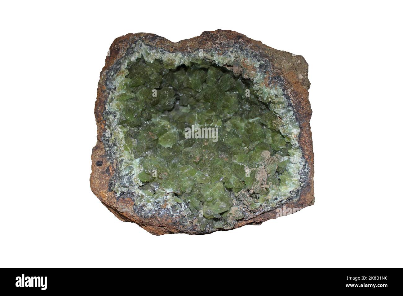 Anapaite - grüne Kristalle, die die Höhle in Limonit auskleiden. Anapa, Schwarzes Meer Stockfoto