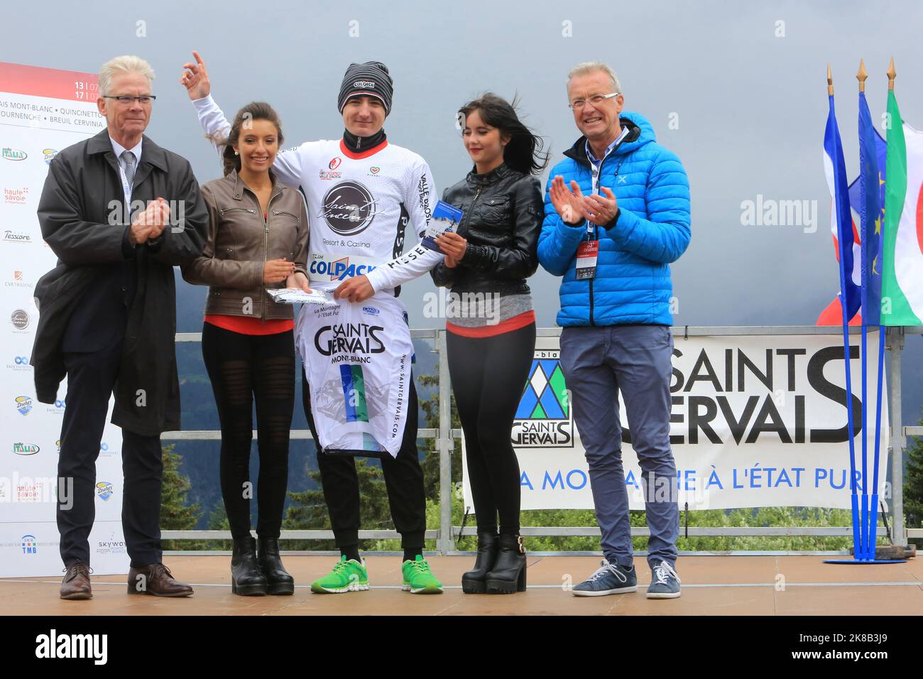 Jean-Marc Peillex, maire de Saint-Gervais-les-Bains, Mark Padun, vainqueur de l'étape et Riccardo Moret, maire de Valgrisenche. Podium. 2 ème étape du Stockfoto