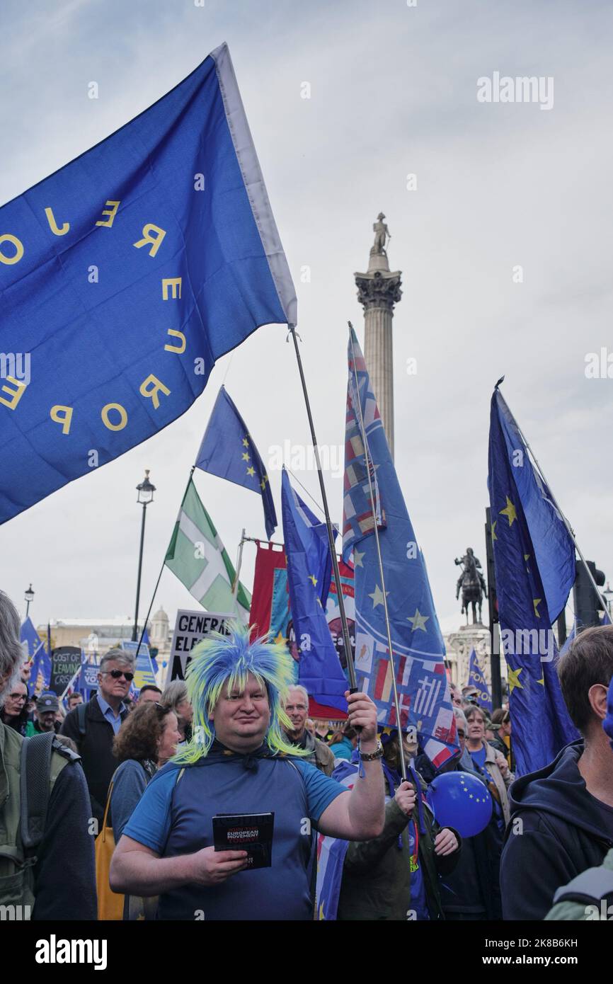 Am 22.. Oktober marschierten Tausende von Protestierenden, die erneut eine Parlamentswahl forderten, durch London und endeten auf dem Parliament Square. Aubrey Fagon/Alamy Live News Stockfoto