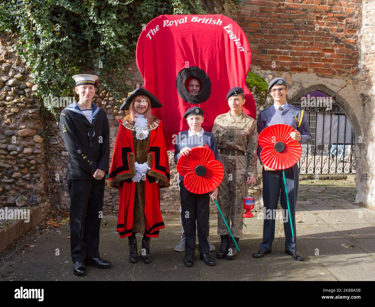 Brentwood Essex uk 2022 Poppy Appeal Launch Olivia Francoist der Bürgermeister von Brentwood mit der königlichen britischen Legion Stockfoto