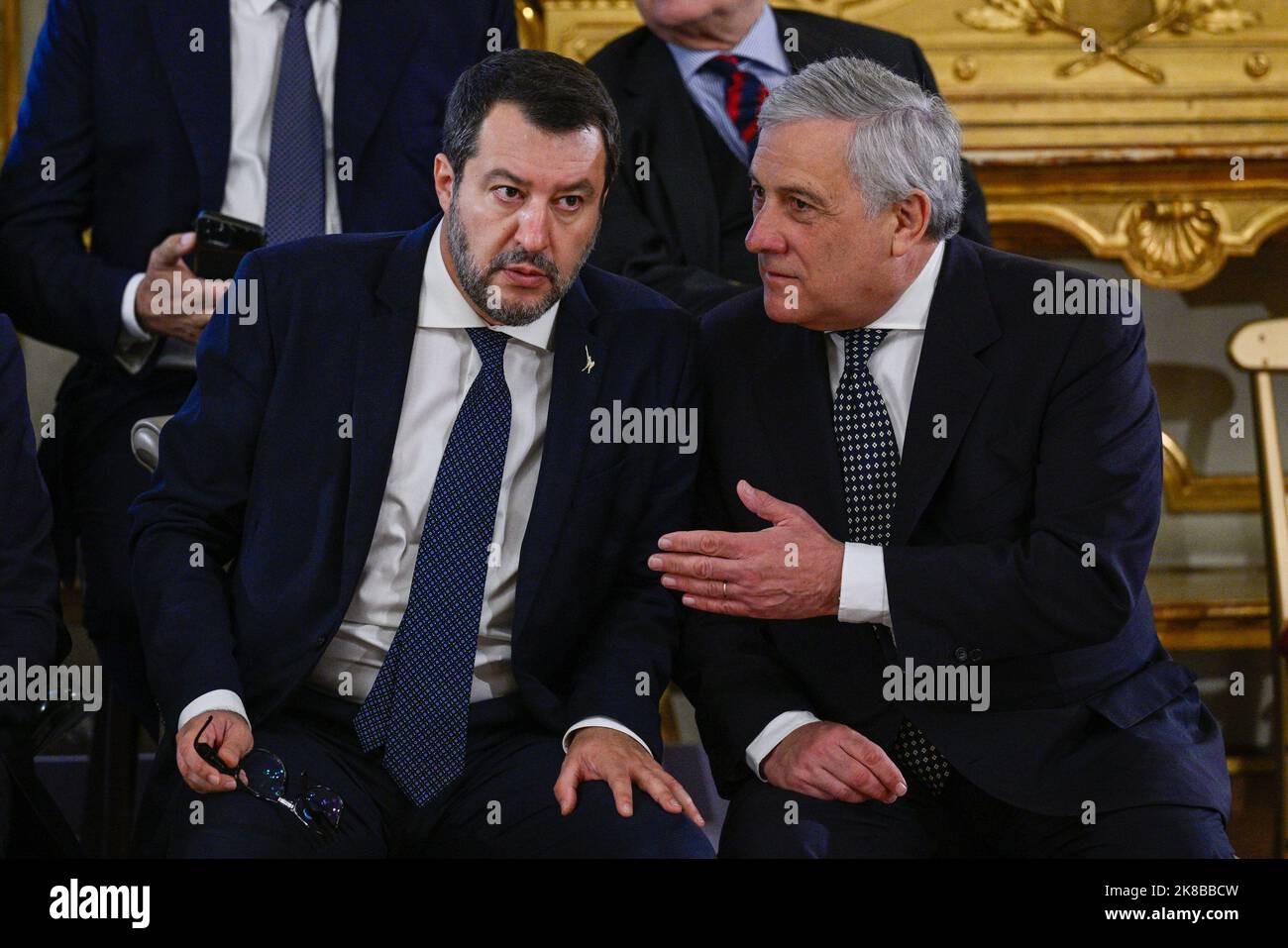 Rom, Italien. 22. Oktober 2022. ROM, ITALIEN - 22. OKTOBER: Antonio Tajani Ministro degli Affari Esteri e della cooperazione Internazionale e vicepremier und Matteo Salvini Ministro delle Infrastructure e vicepremier während der Vereidigung der Regierung Meloni am 22. Oktober 2022 im Quirinale-Palast in Rom, Italien (Foto: Fabrizio Corraditti/LiveMedia) Quelle: Independent Photo Agency/Alamy Live News Stockfoto