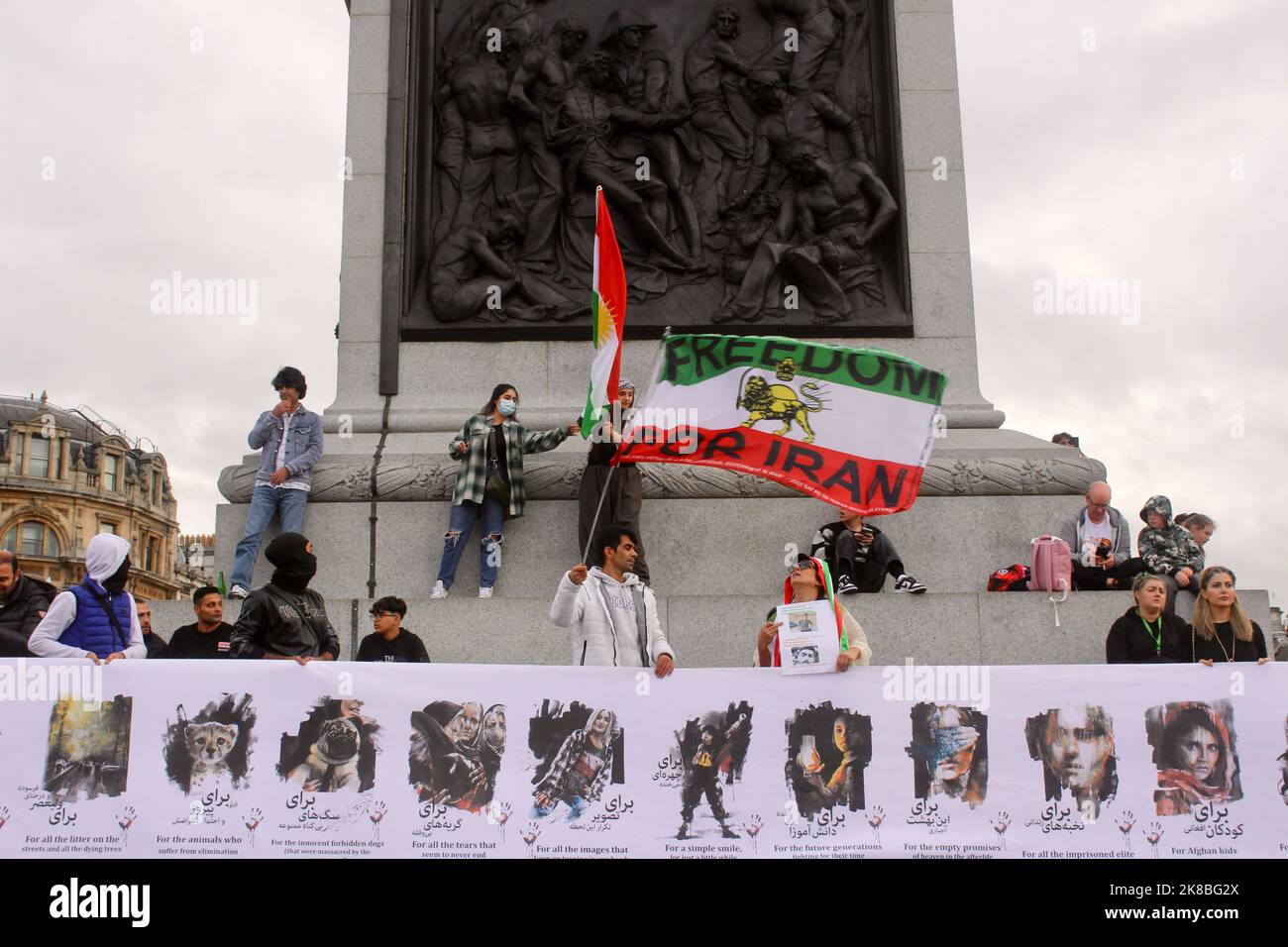 Freiheit für den iran Flagge bei einer Pro-Demokratie-Demonstration im iran auf dem trafalgar Square london england großbritannien oktober 22. 2022 Stockfoto