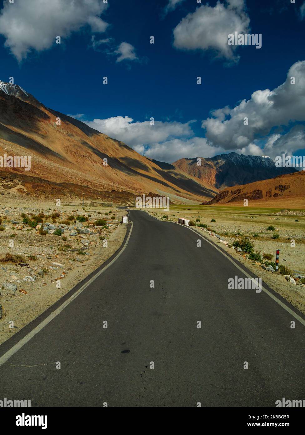 Bergstraße von Ladakh, Nordindien. Schöne Landschaft von Ladakh, höchste Hochebene in Indien. Stockfoto