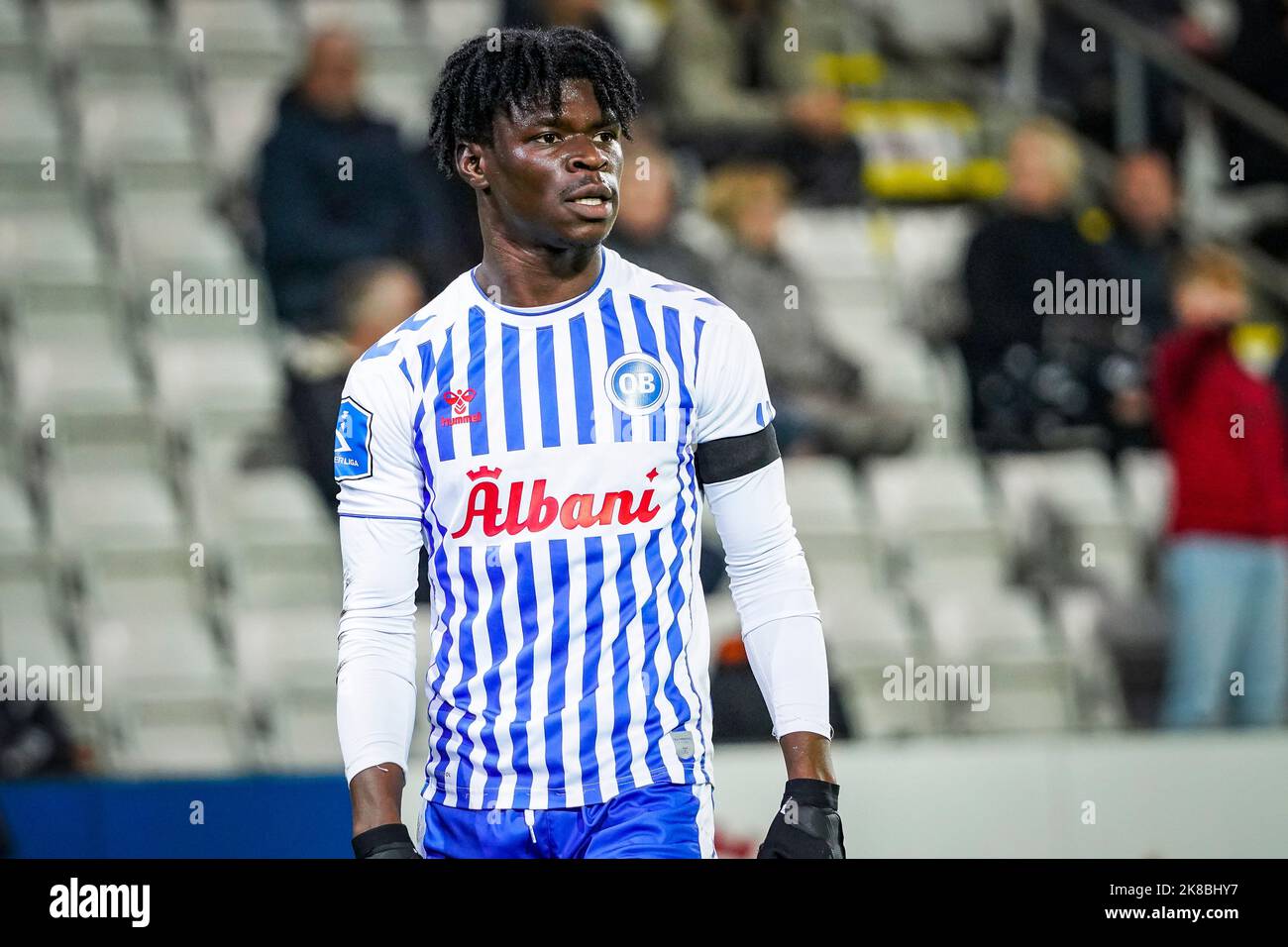 Odense, Dänemark. 21. Oktober 2022. Emmanuel Sabbi (11) von ob beim Superliga-Spiel 3F zwischen Odense Boldklub und Lyngby Boldklub im Nature Energy Park in Odense. (Foto: Gonzales Photo/Alamy Live News Stockfoto