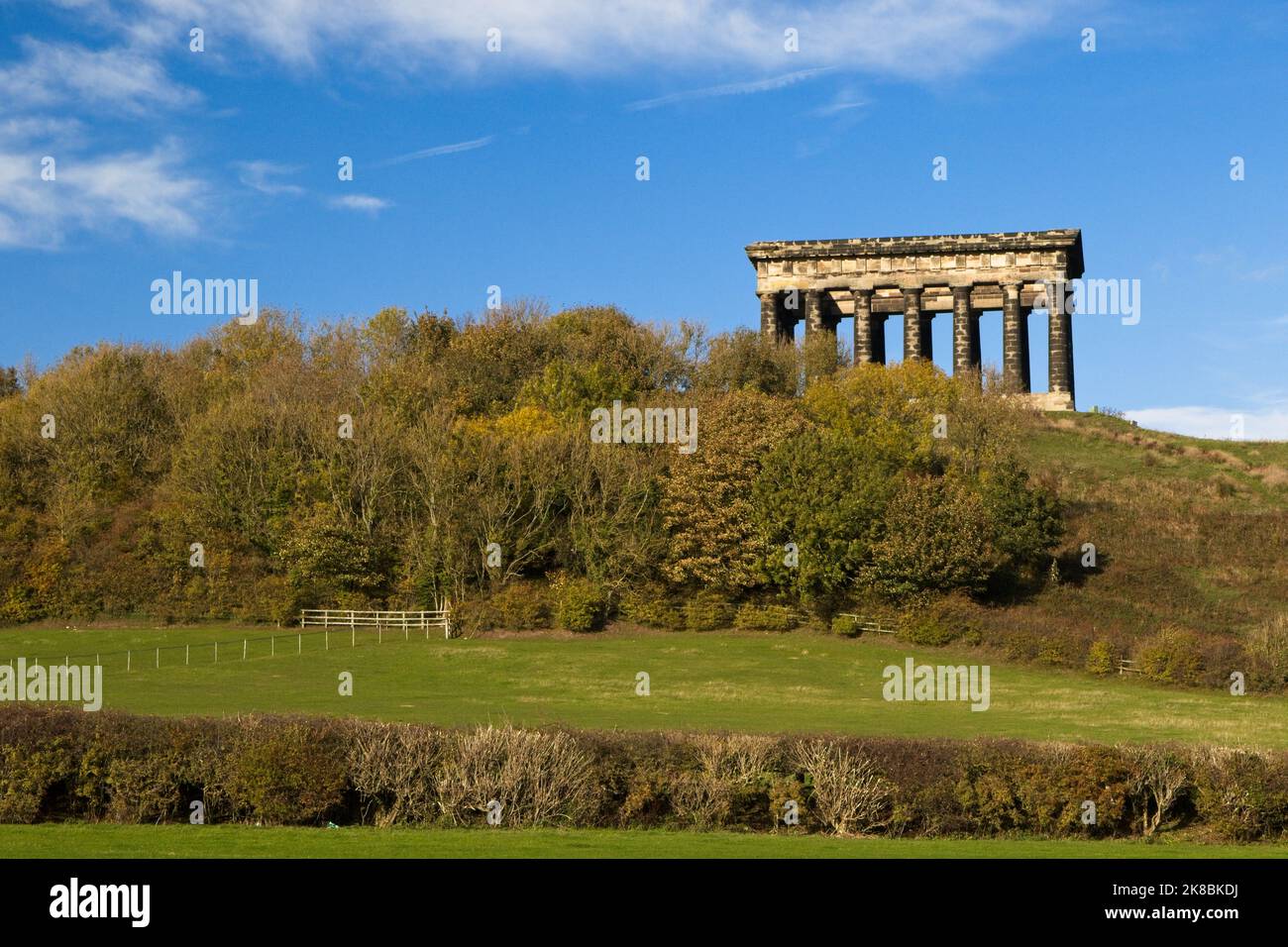 Das Penshaw Monument (offiziell Earl of Durham Monument) ist ein Denkmal im Stil eines antiken griechischen Tempels auf dem Penshaw Hill im Stadtteil Stockfoto