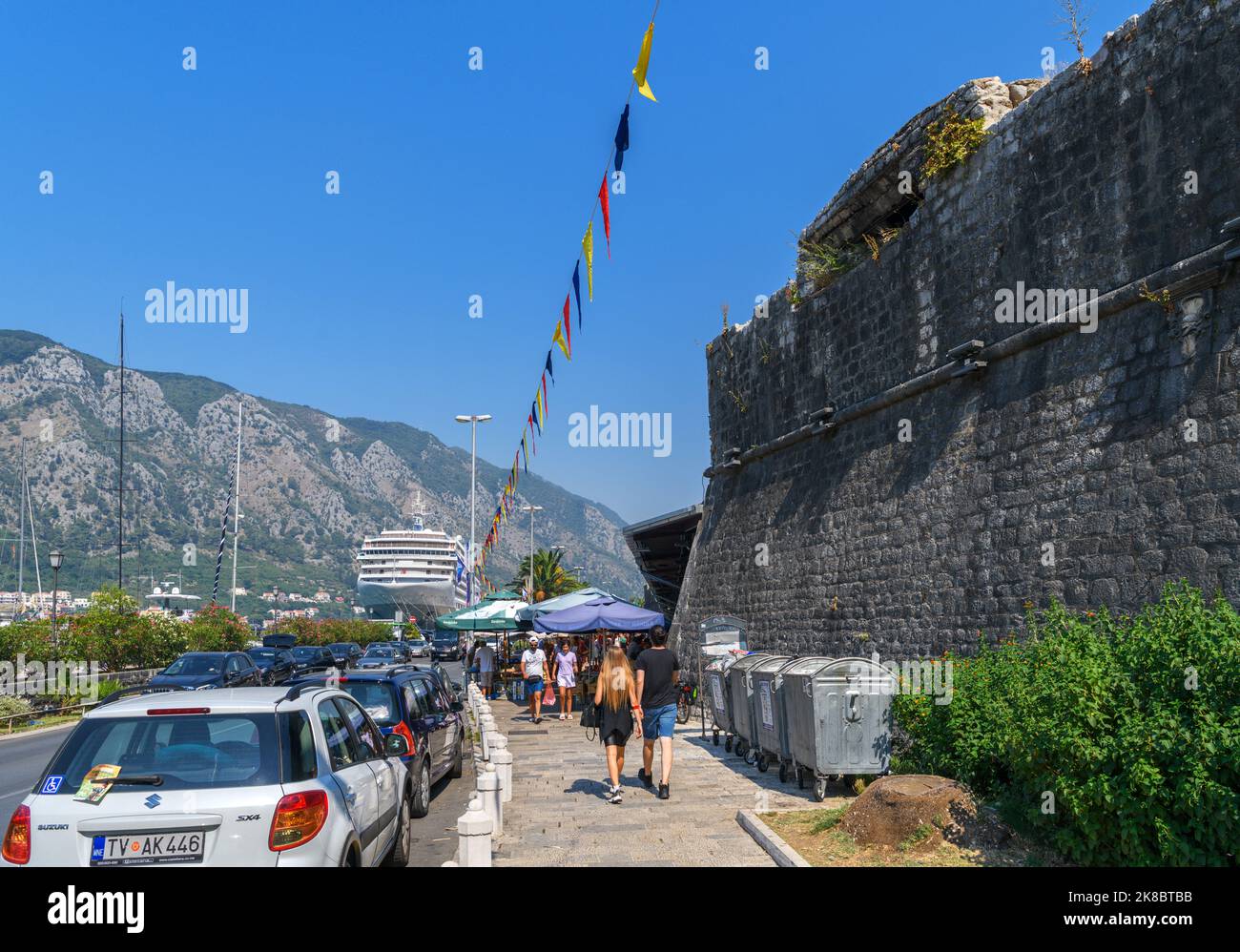 Mauern der Altstadt und des Hafens, Jadranski Put, Kotor, Montenegro Stockfoto