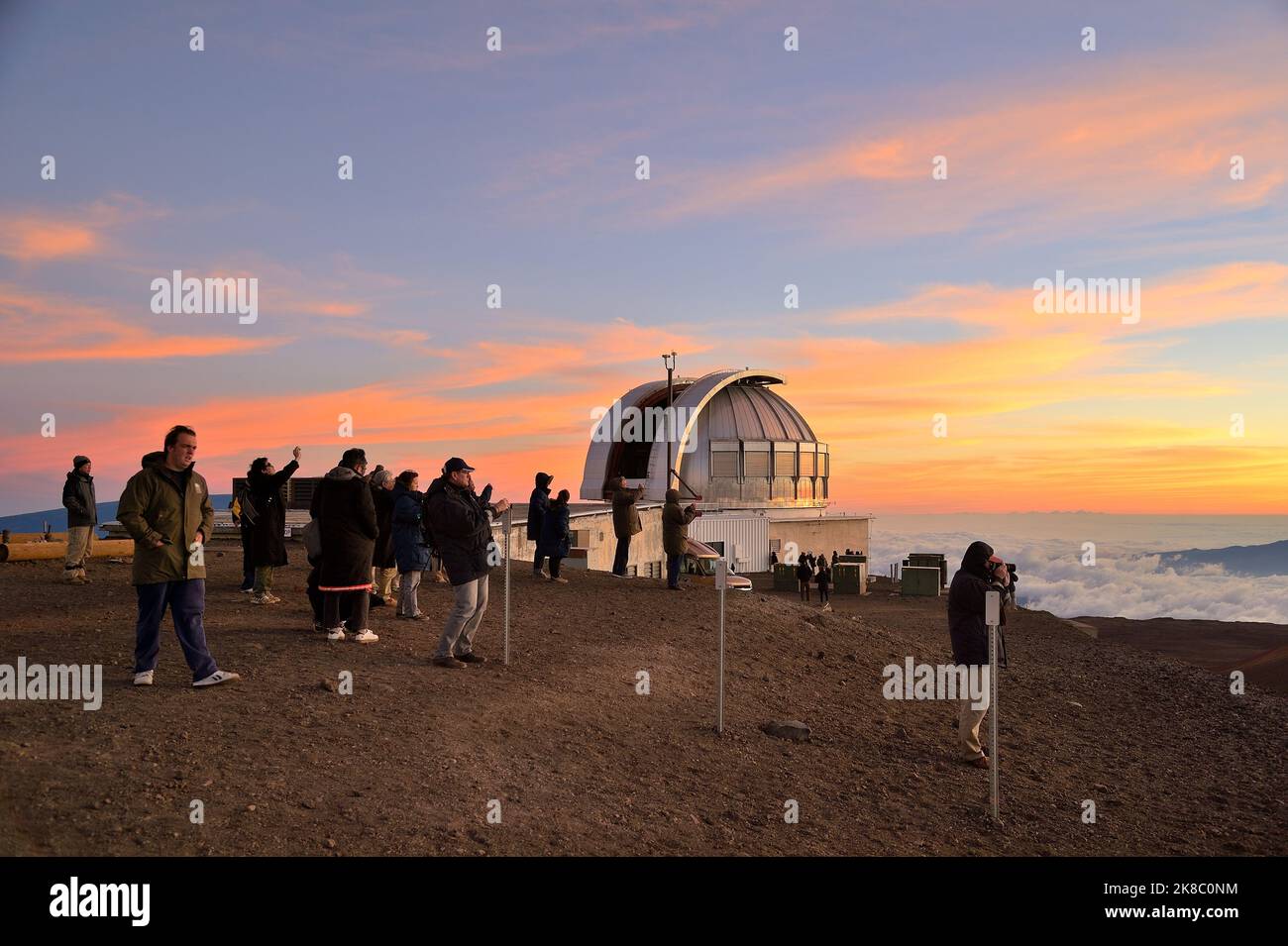 Landschaftliche Eindrücke von der magischen Landschaft am Mauna Kea Observatorium während des Sonnenuntergangs, Big Island HI Stockfoto