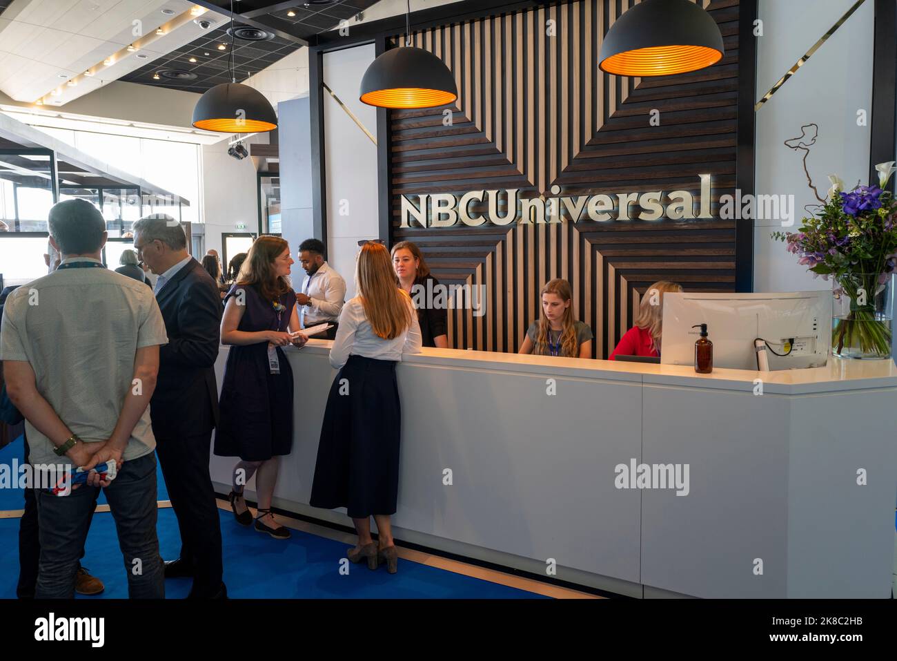 Cannes, Frankreich, 17 2022. Oktober, NBC Universal auf der MIPCOM 2022 - The World’s Entertainment Content Market © ifnm Stockfoto