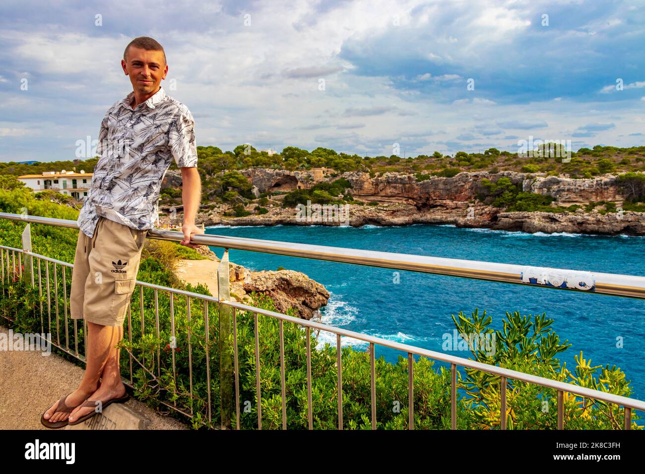 Weltreisende reisen und machen eine Rundreise durch die Insel Mallorca in Spanien. Stockfoto